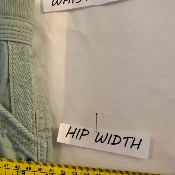 Style & Co. size 12 Khaki green CARGO capris with rushing gathers on legs. - Picture 8 of 10